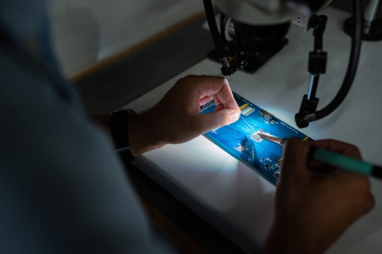 iPhone vs Samsung i Jönköping – vad kostar reparationen egentligen?